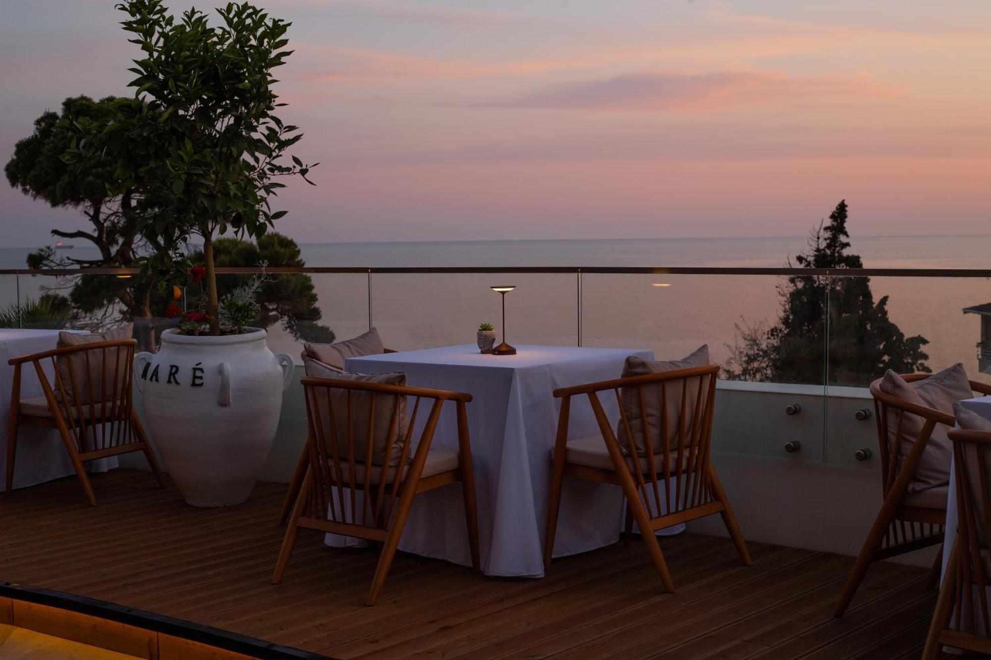 White Hill Hotel, Spa & Conferences Дуррес Екстер'єр фото